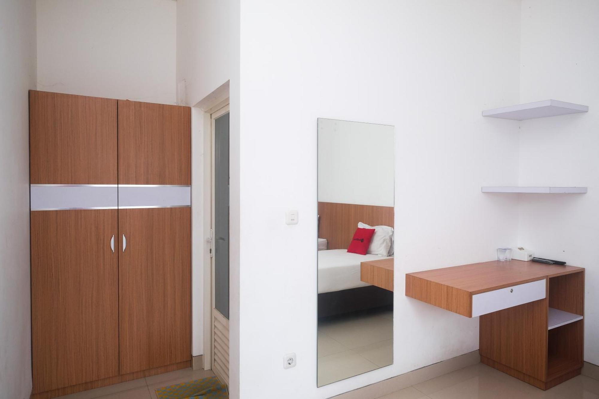Reddoorz Syariah Near Simpang Lima Semarang Hotel Jomblang Ngoại thất bức ảnh