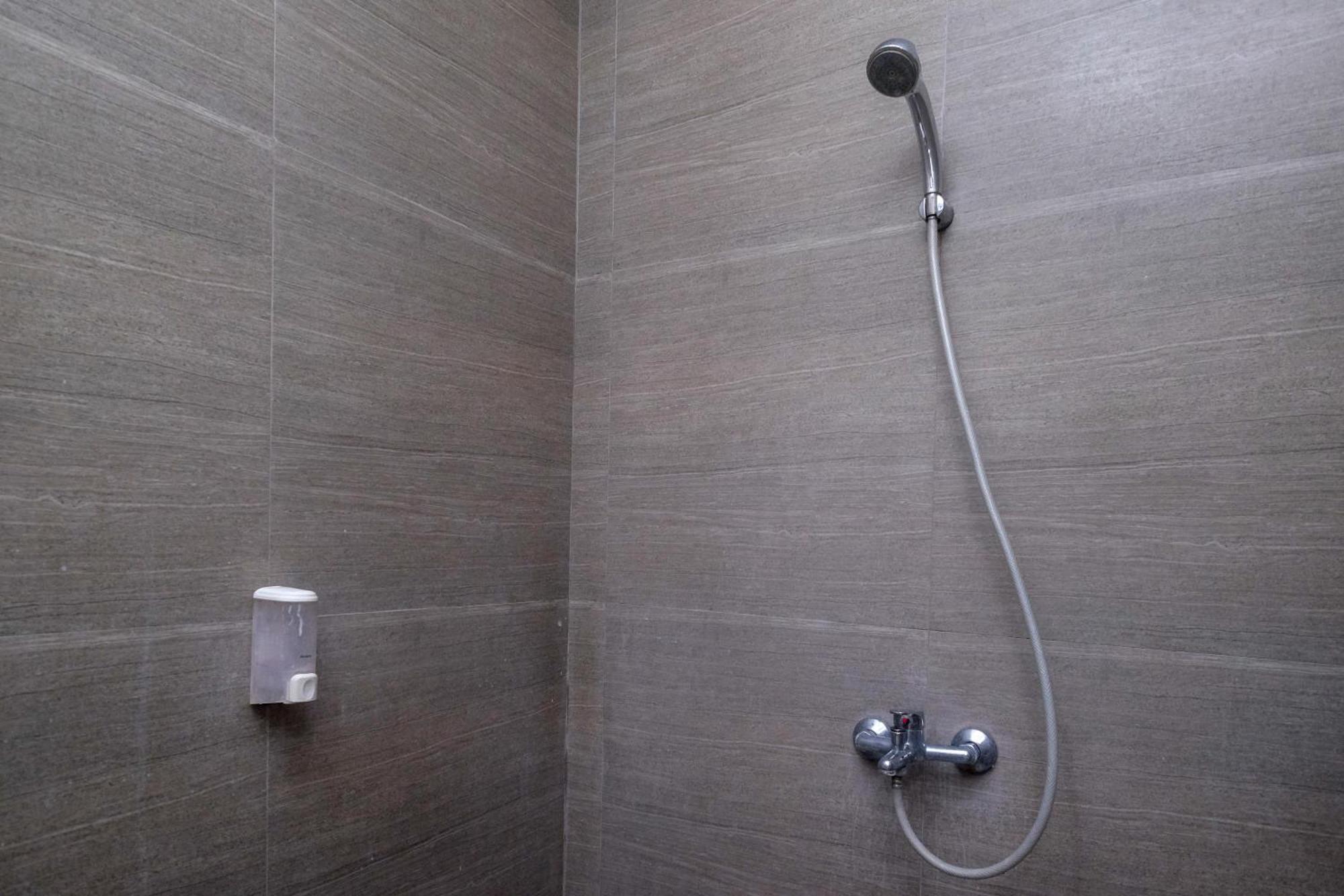 Reddoorz Syariah Near Simpang Lima Semarang Hotel Jomblang Ngoại thất bức ảnh